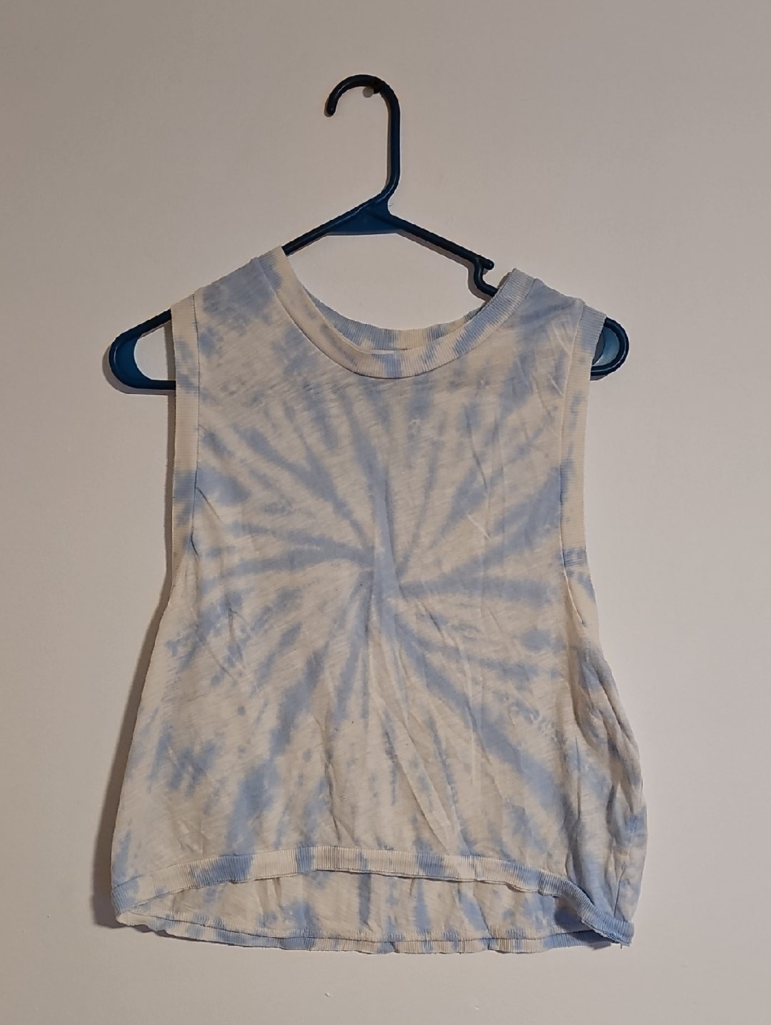 Womenâs Light Blue & White Tie-Dye Sleeveless Tank Top